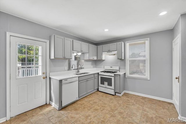 3940 Randall Street, St Louis, MO 63116