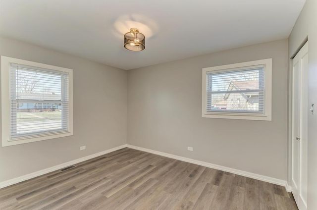 935 Elmwood Lane, Elk Grove Village, IL 60007