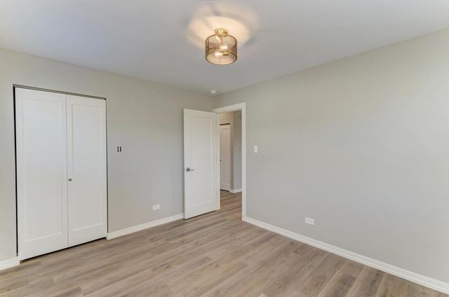 935 Elmwood Lane, Elk Grove Village, IL 60007