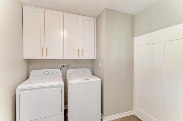 935 Elmwood Lane, Elk Grove Village, IL 60007