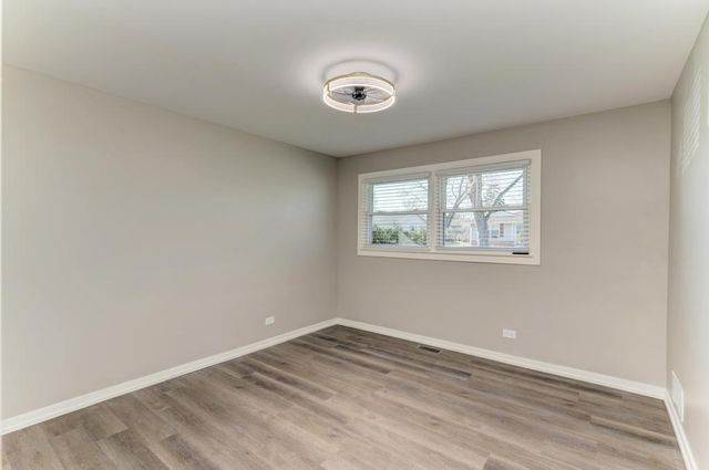 935 Elmwood Lane, Elk Grove Village, IL 60007