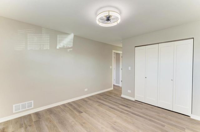 935 Elmwood Lane, Elk Grove Village, IL 60007