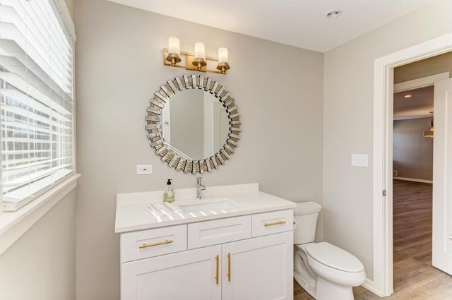 935 Elmwood Lane, Elk Grove Village, IL 60007