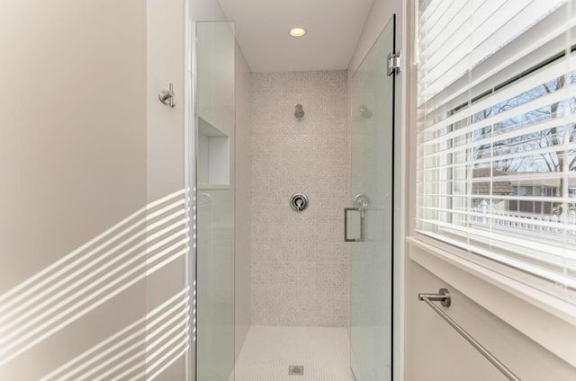 935 Elmwood Lane, Elk Grove Village, IL 60007