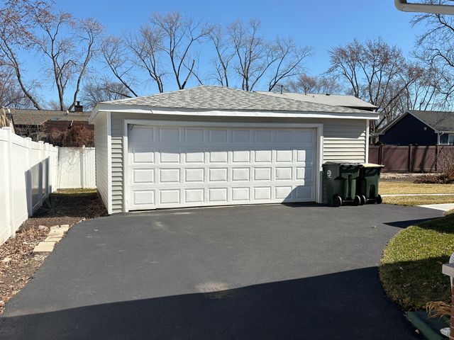 935 Elmwood Lane, Elk Grove Village, IL 60007