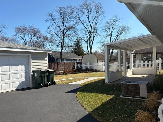 935 Elmwood Lane, Elk Grove Village, IL 60007