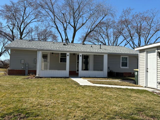 935 Elmwood Lane, Elk Grove Village, IL 60007