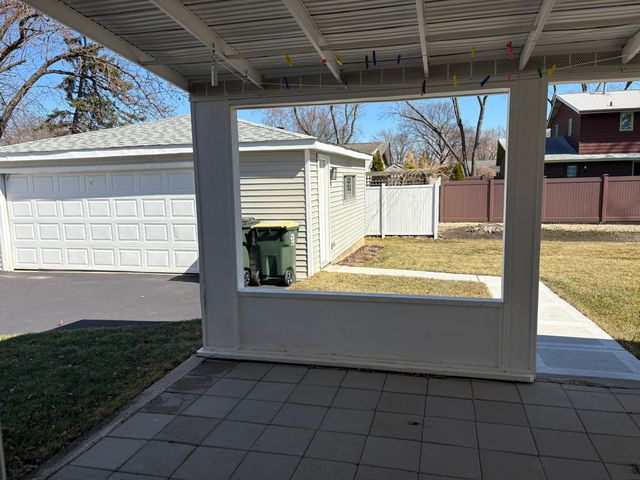 935 Elmwood Lane, Elk Grove Village, IL 60007