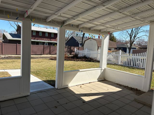 935 Elmwood Lane, Elk Grove Village, IL 60007