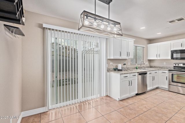 6237 W RAYMOND Street, Phoenix, AZ 85043