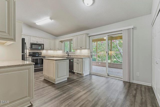 102 Oaklake Court, Fuquay Varina, NC 27526