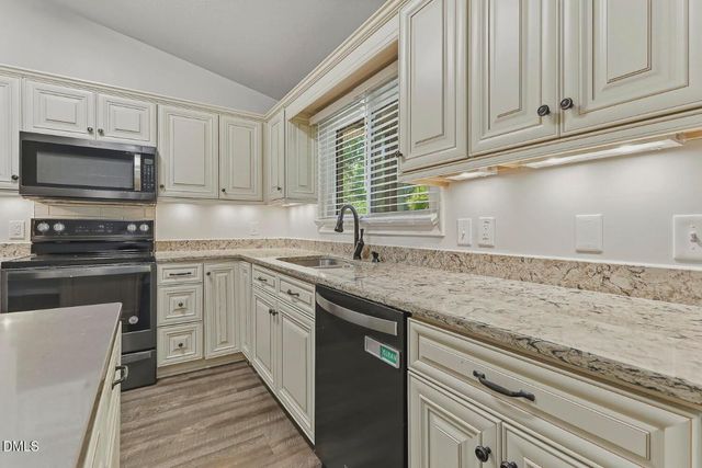 102 Oaklake Court, Fuquay Varina, NC 27526