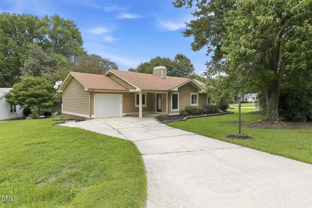 102 Oaklake Court, Fuquay Varina, NC 27526