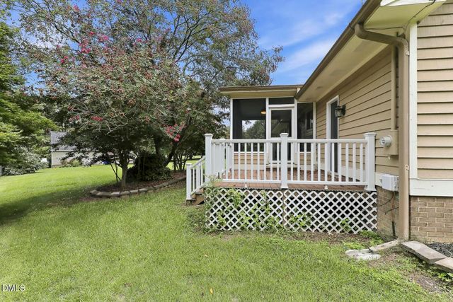 102 Oaklake Court, Fuquay Varina, NC 27526