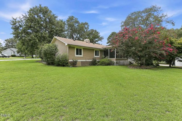 102 Oaklake Court, Fuquay Varina, NC 27526