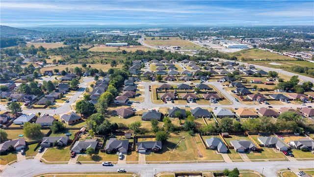 1141 Morgan Haley Lane, Springdale, AR 72764