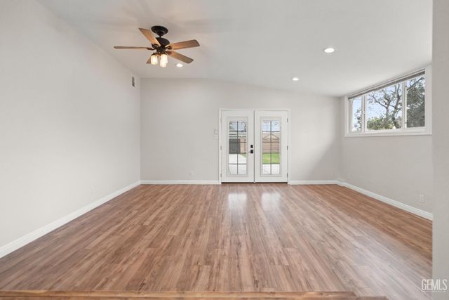 3003 Buena Vista Street, Bakersfield, CA 93304