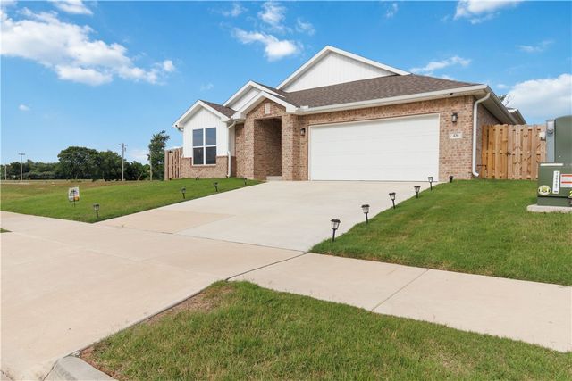 430 Snapdragon Drive, Centerton, AR 72719