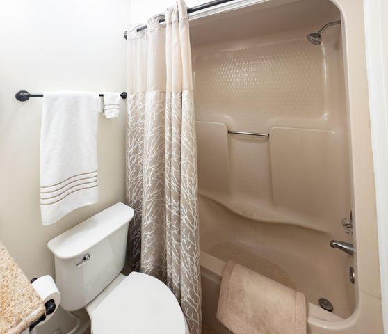 1717 Greystone Apt 14, Mount Pleasant, SC 29464