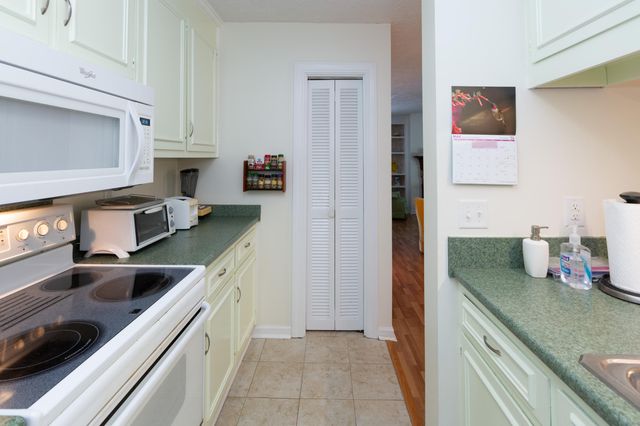1717 Greystone Apt 14, Mount Pleasant, SC 29464