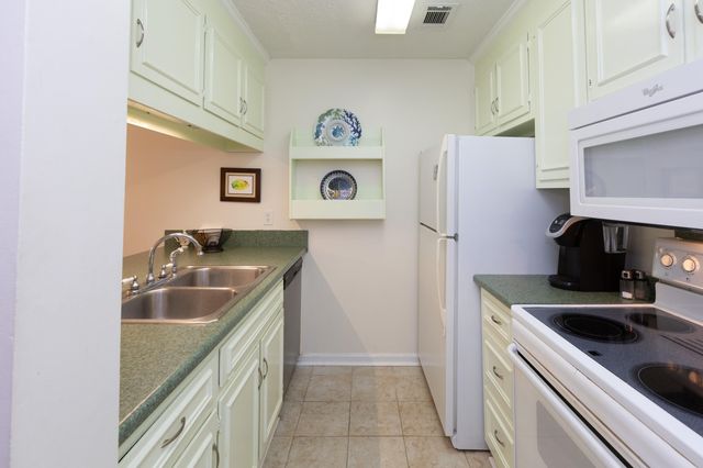 1717 Greystone Apt 14, Mount Pleasant, SC 29464
