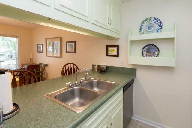 1717 Greystone Apt 14, Mount Pleasant, SC 29464