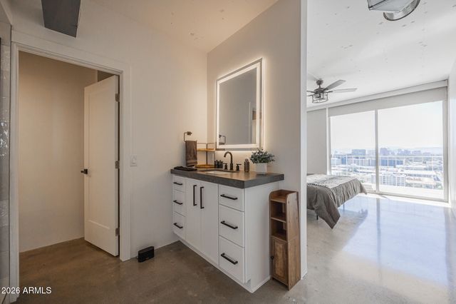 207 W CLARENDON Avenue B22, Phoenix, AZ 85013