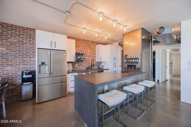 207 W CLARENDON Avenue B22, Phoenix, AZ 85013