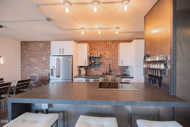 207 W CLARENDON Avenue B22, Phoenix, AZ 85013