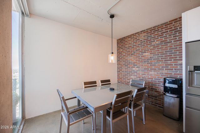 207 W CLARENDON Avenue B22, Phoenix, AZ 85013