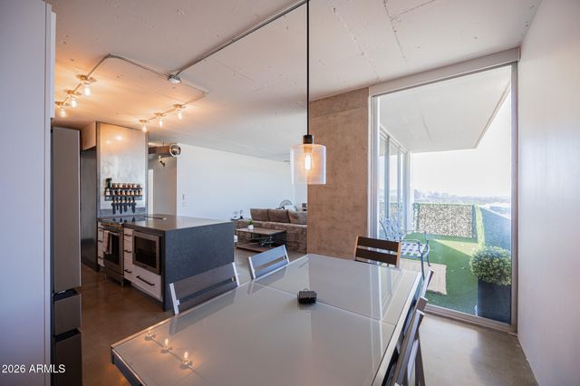 207 W CLARENDON Avenue B22, Phoenix, AZ 85013