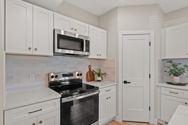 414 SUGARBERRY DR, Columbia, MO 65201