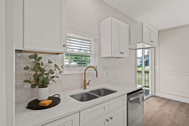 414 SUGARBERRY DR, Columbia, MO 65201