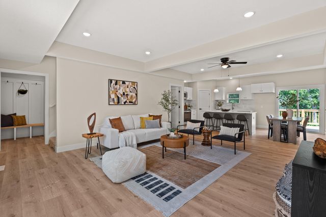 414 SUGARBERRY DR, Columbia, MO 65201