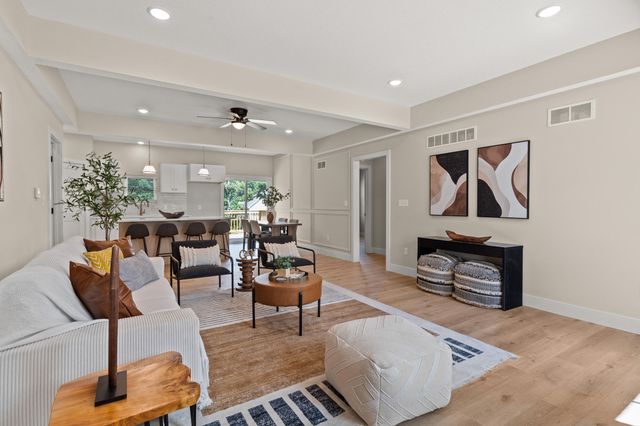 414 SUGARBERRY DR, Columbia, MO 65201