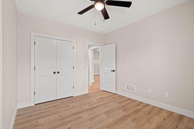 414 SUGARBERRY DR, Columbia, MO 65201