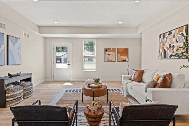 414 SUGARBERRY DR, Columbia, MO 65201