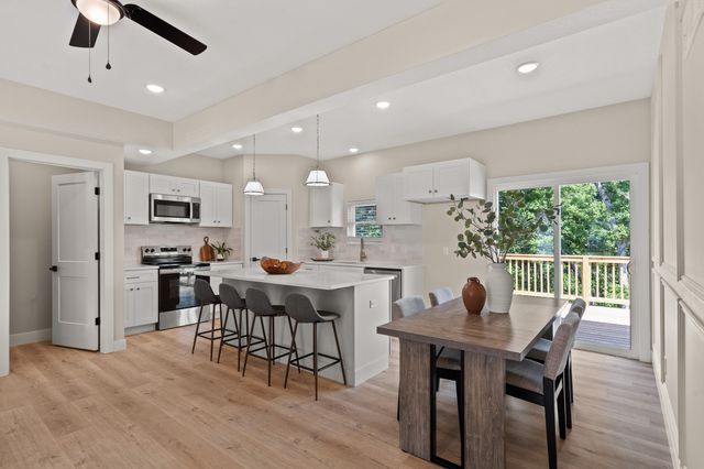 414 SUGARBERRY DR, Columbia, MO 65201