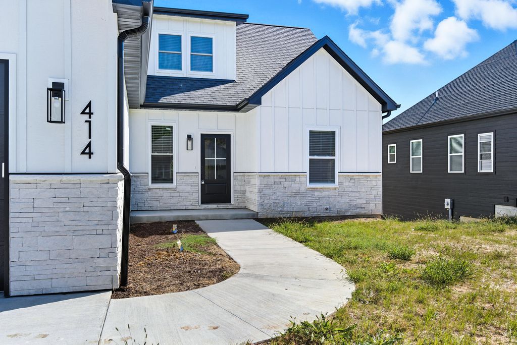 414 SUGARBERRY DR, Columbia, MO 65201