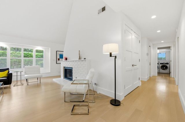 1135 Emerson Street, Palo Alto, CA 94301