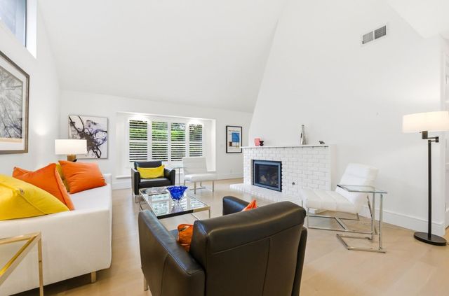 1135 Emerson Street, Palo Alto, CA 94301