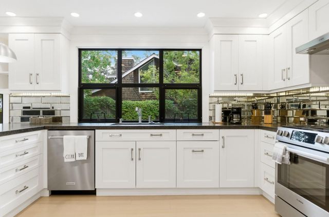 1135 Emerson Street, Palo Alto, CA 94301