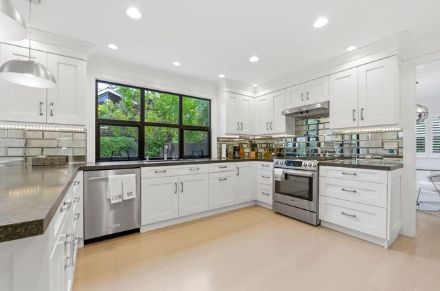 1135 Emerson Street, Palo Alto, CA 94301