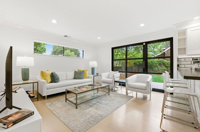 1135 Emerson Street, Palo Alto, CA 94301