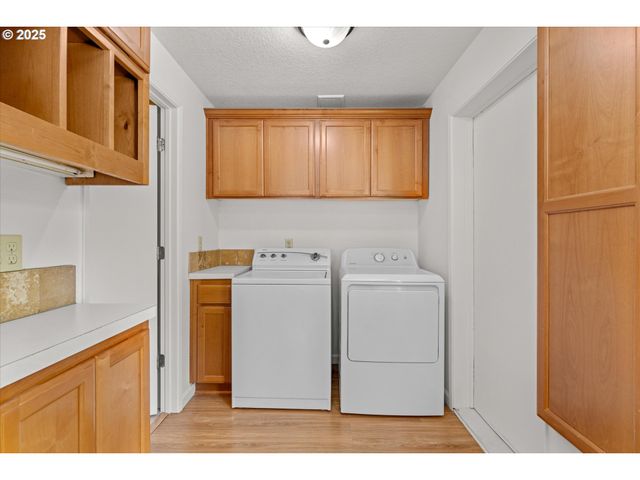 3511 Sw CORONADO St, Portland, OR 97219