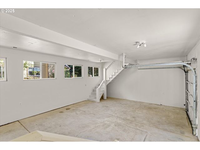 3511 Sw CORONADO St, Portland, OR 97219