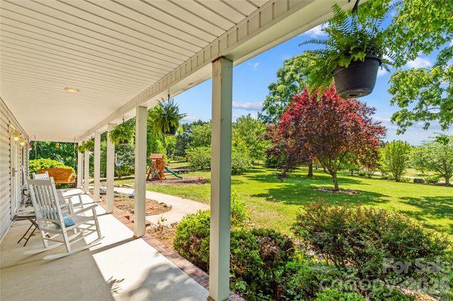 711 Spring Pointe Drive, Stony Point, NC 28678