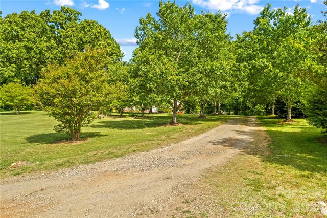 711 Spring Pointe Drive, Stony Point, NC 28678