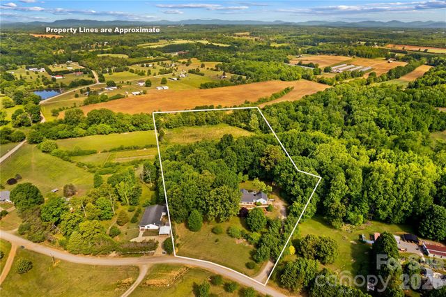 711 Spring Pointe Drive, Stony Point, NC 28678