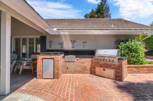 9452 N Madison Ridge Road, Fresno, CA 93720
